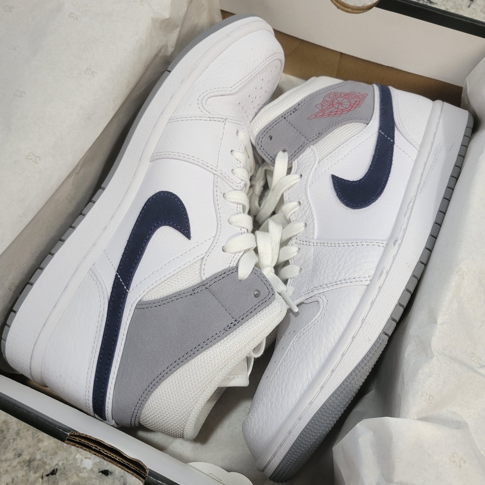 Jordan Athletic Shoes White and Gray